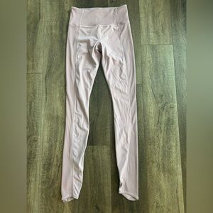 Athleta Leggings. Blush pink in color. Women’s size small. Great used condition!